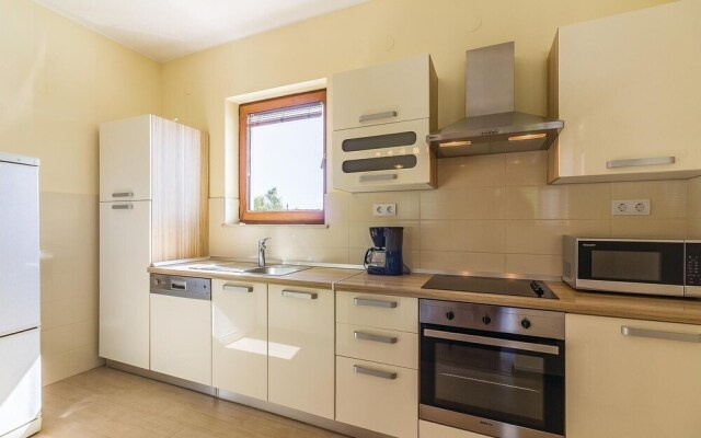 Amazing Home in Liznjan With Wifi and 3 Bedrooms