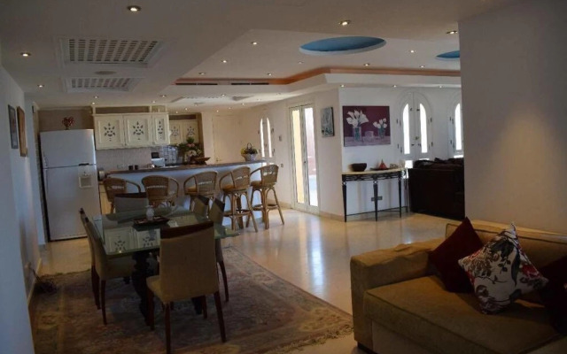 Amazing Penthouse with Sea and Roof Pool