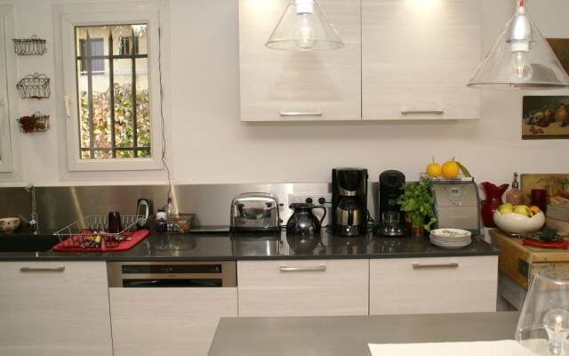 Amazing Holiday Home With Pool in Aix-en-provence