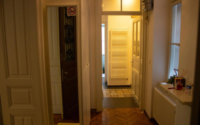 Main Street Apartment Mila