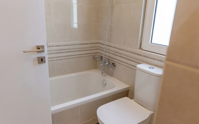 Phaedrus Living: Seaside Thalassa Cretan D101