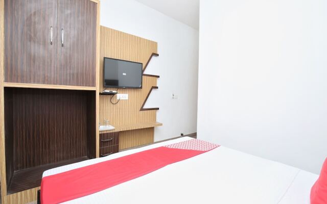 OYO 15863 Hotel Royal Vij
