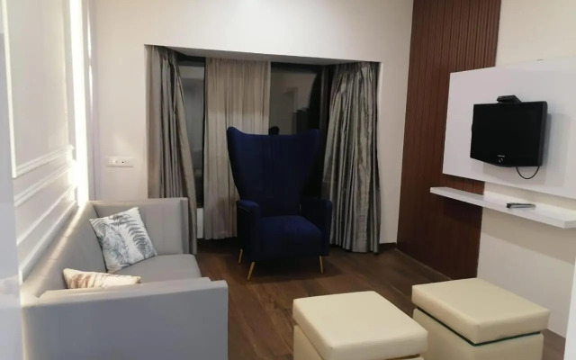 OYO Premium Deccan Apte Road