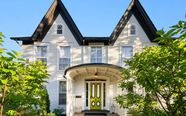 Twin Gables of Woodstock