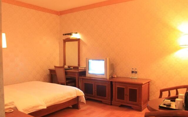 Super 8 Hotel - Guangzhou Baiyun Airport Renhe Station Inn