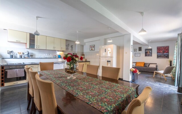 Amazing Home in Sevid With Wifi and 9 Bedrooms