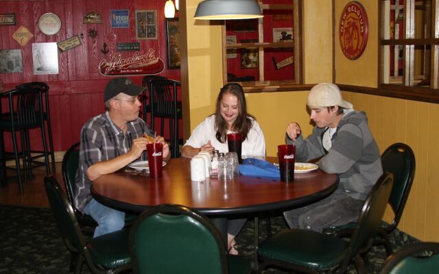 Gladstone Inn & Suites