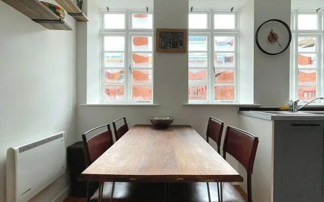 Modern Urban Sheffield Hideaway