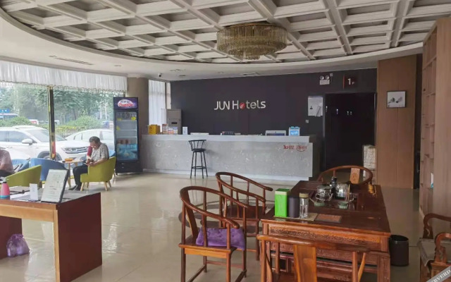 Junyi chain hotel (Gaobeidian Baigou Trade City store)