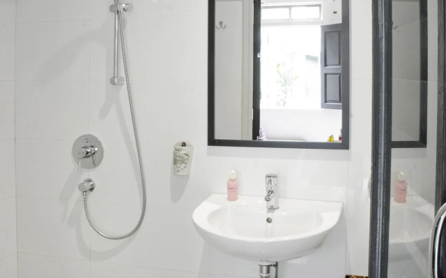 Muntri Mews