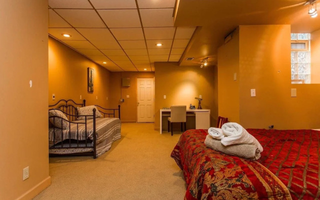 Safe Spacious Mansion Indowntown