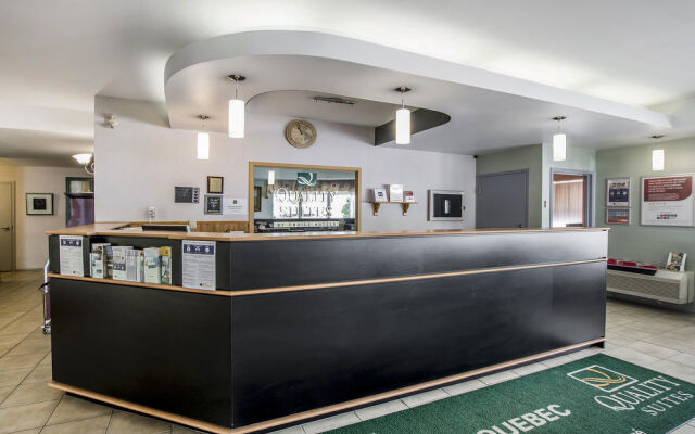 Syracuse Inn & Suites