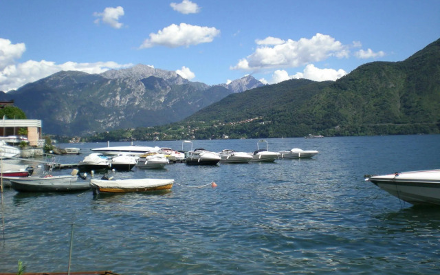 Appartamento Vista Lago Red & Grey