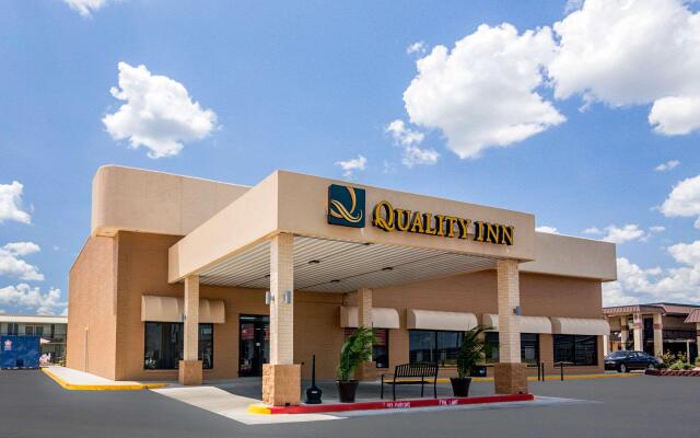 Quality Inn Shawnee I-40