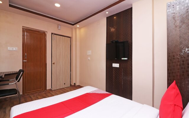 OYO 13579 Hotel Royal Crowne