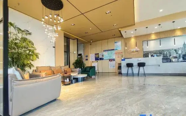 Super 8 Hotel (Ruoqiang Loulan Cultural Park)
