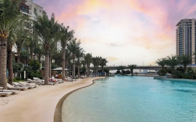 Cozy 1BR at Vida Residences Creek Beach