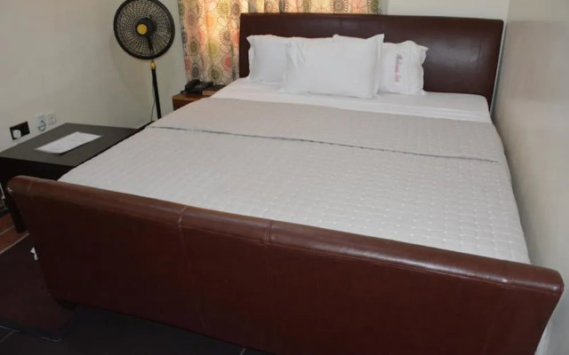 Platinum Inn Gee Hotel