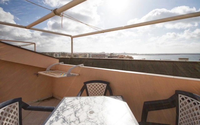 Emerald Apartment With Sea View