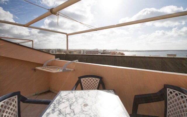 Emerald Apartment With Sea View