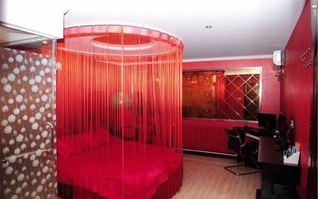 Friday Theme Guesthouse Branch Two