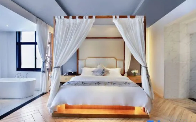 Qianshuiwan Hotel Zhangjiajie (Outlets Plaza, North Main St – Guest Rooms – Zhangjiajie