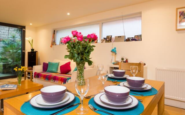 Charming Hackney Apartment with Garden