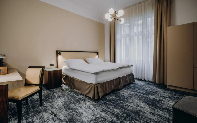 EA Hotel Esplanade