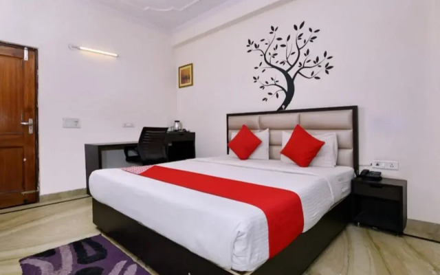 OYO 89044 Raa Inn Room