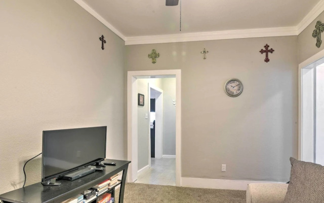 Convenient Apt w/ Golf Carts & Grill Access!