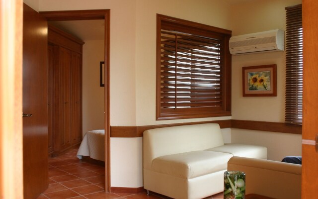 Alcazar Suites