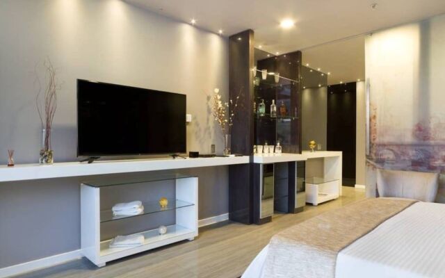 Ultra Luxury 2 Bed Loft in Lleras