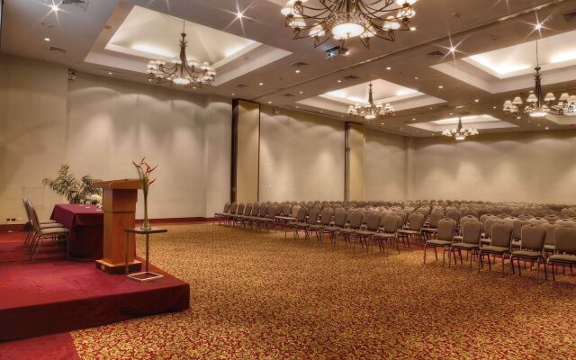 Sol de Oro Hotel & Suites