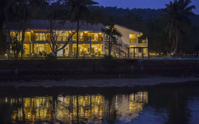 Acron Waterfront Resort