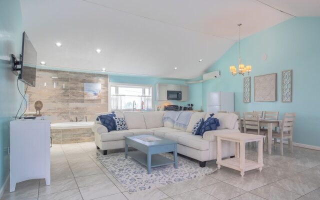 Elegant Suite with Jacuzzi