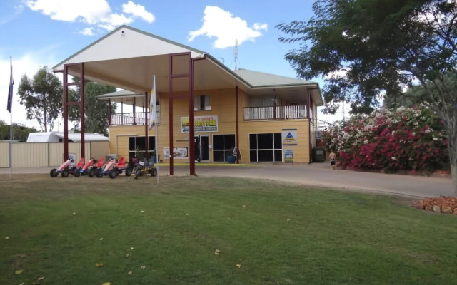 Longreach Tourist Park - Caravan Park