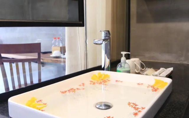 Mango Hotel