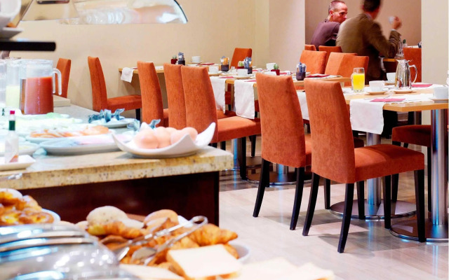 LATROUPE Grand Place Hostel