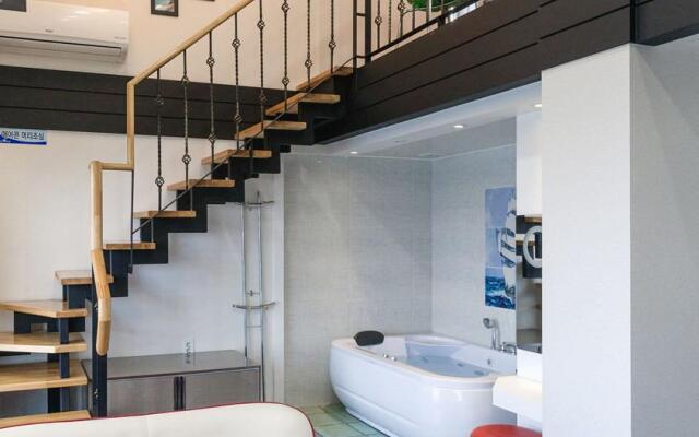 Samcheok CNBLUE Pension