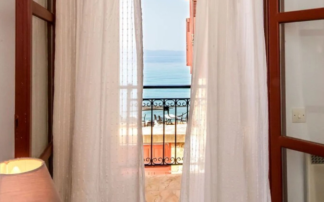 Waveside Sanctuary - Luxurious Seastone Villa