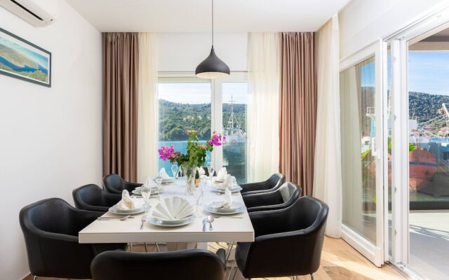 Beachfront Villa Seashell with Pool