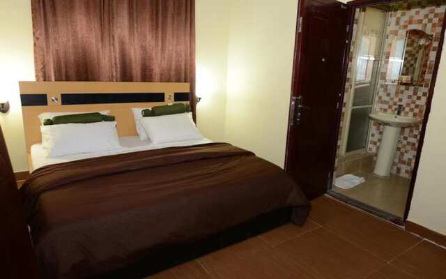 Momak 1 Hotel & Suites