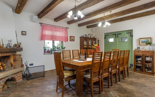 Amazing Pool & Whirlpool Villa Mirna