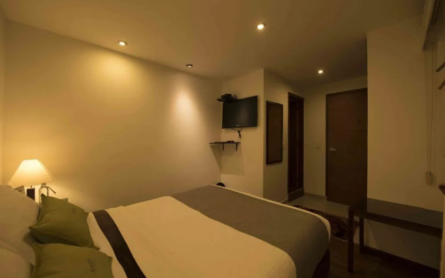 Ayenda 1013 Embajada Americana