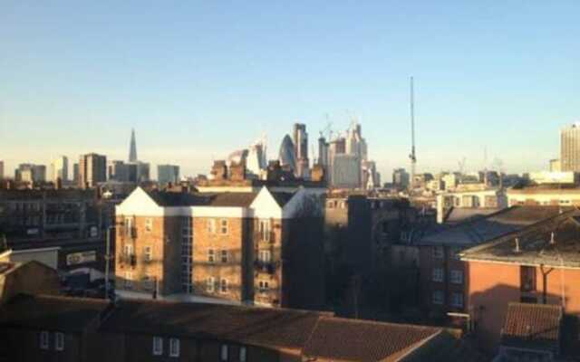 2 Bedrooms Apartment in Bethnal Green With City Views