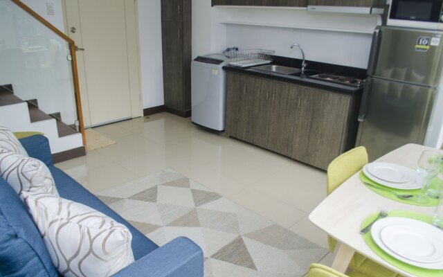 Decorated Duplex Apartment @ BGC