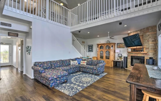 Bayfront Fishing Pier: Galveston Island Home!