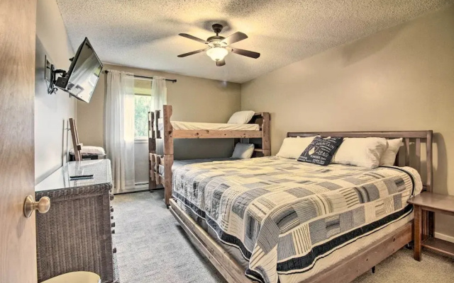 Cozy Condo w/ Magic Mountain Ski-in Access!