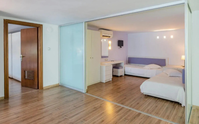 Triton Hotel