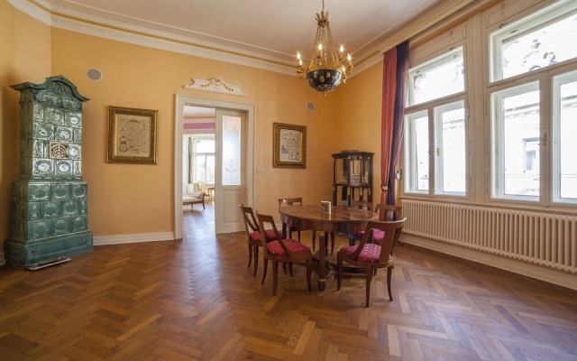 Filip Palace Luxurious Apartment